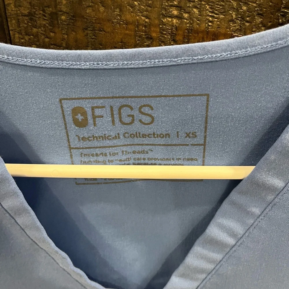 FIGS Light Blue Scrub Set - XS Top & Drawstring Kade Pants - Picture 2 of 3